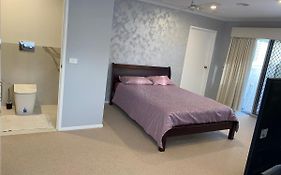 Guest Ensuite 7 Minutes From Airport